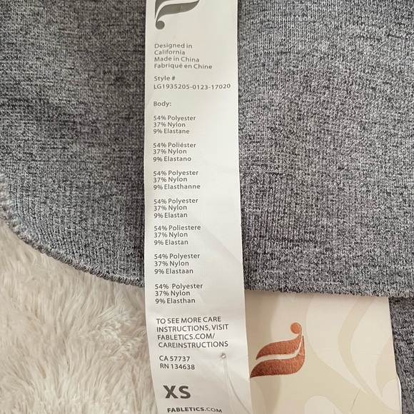 SOLD 🆕 Fabletics gym leggings - Picture 13 of 15